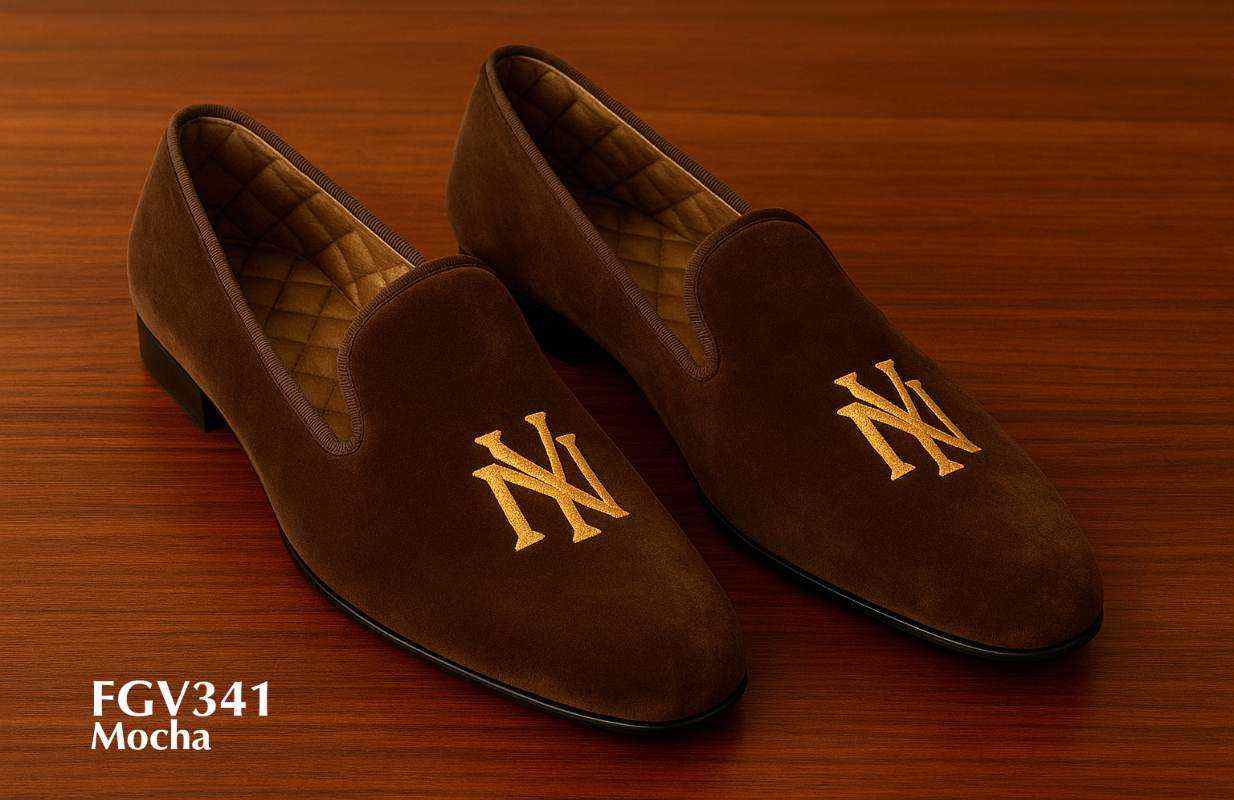 Chaussons en velours mocha avec initiales NY