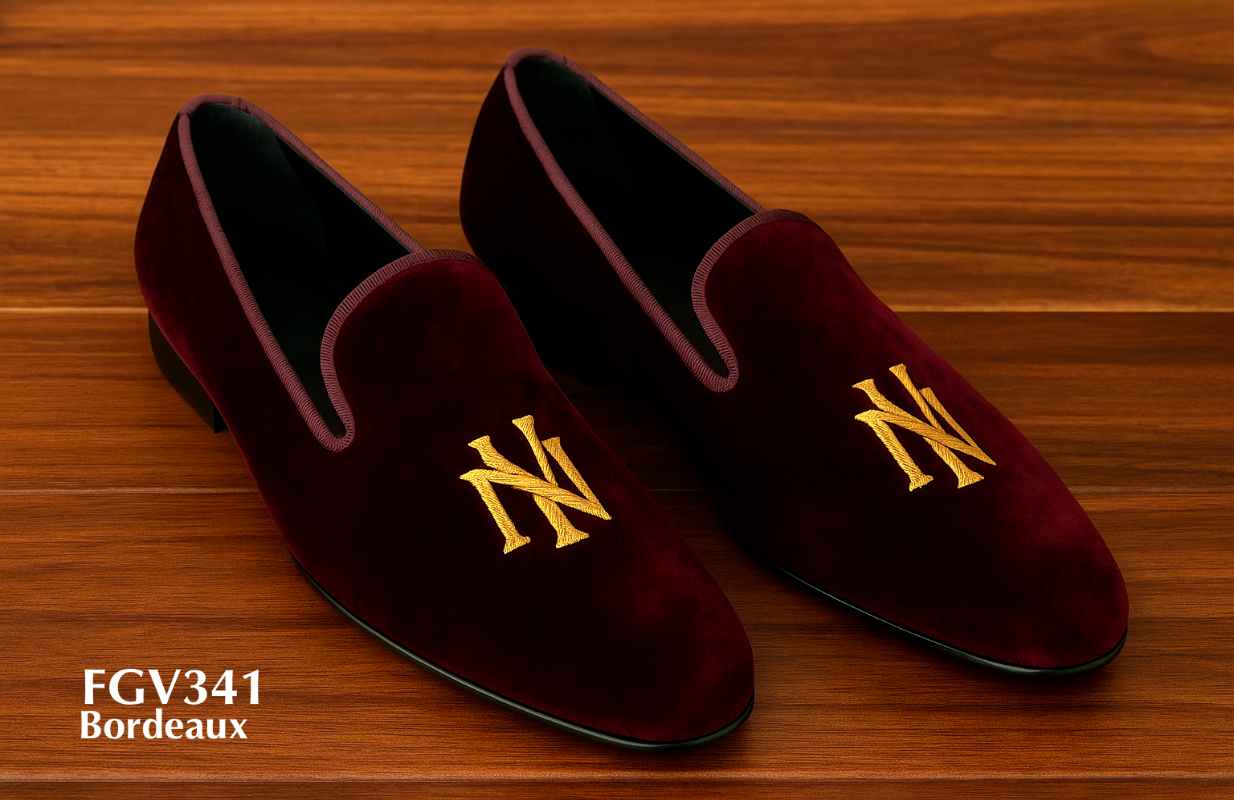 Chaussons en velours Bordeaux Twilight avec initiales NY