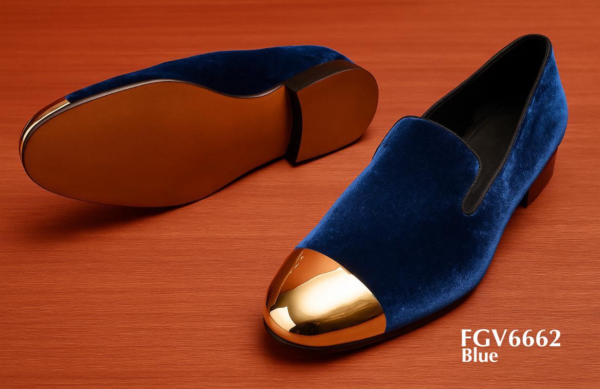 chaussons-velours-bleu-a-pointe-metallique